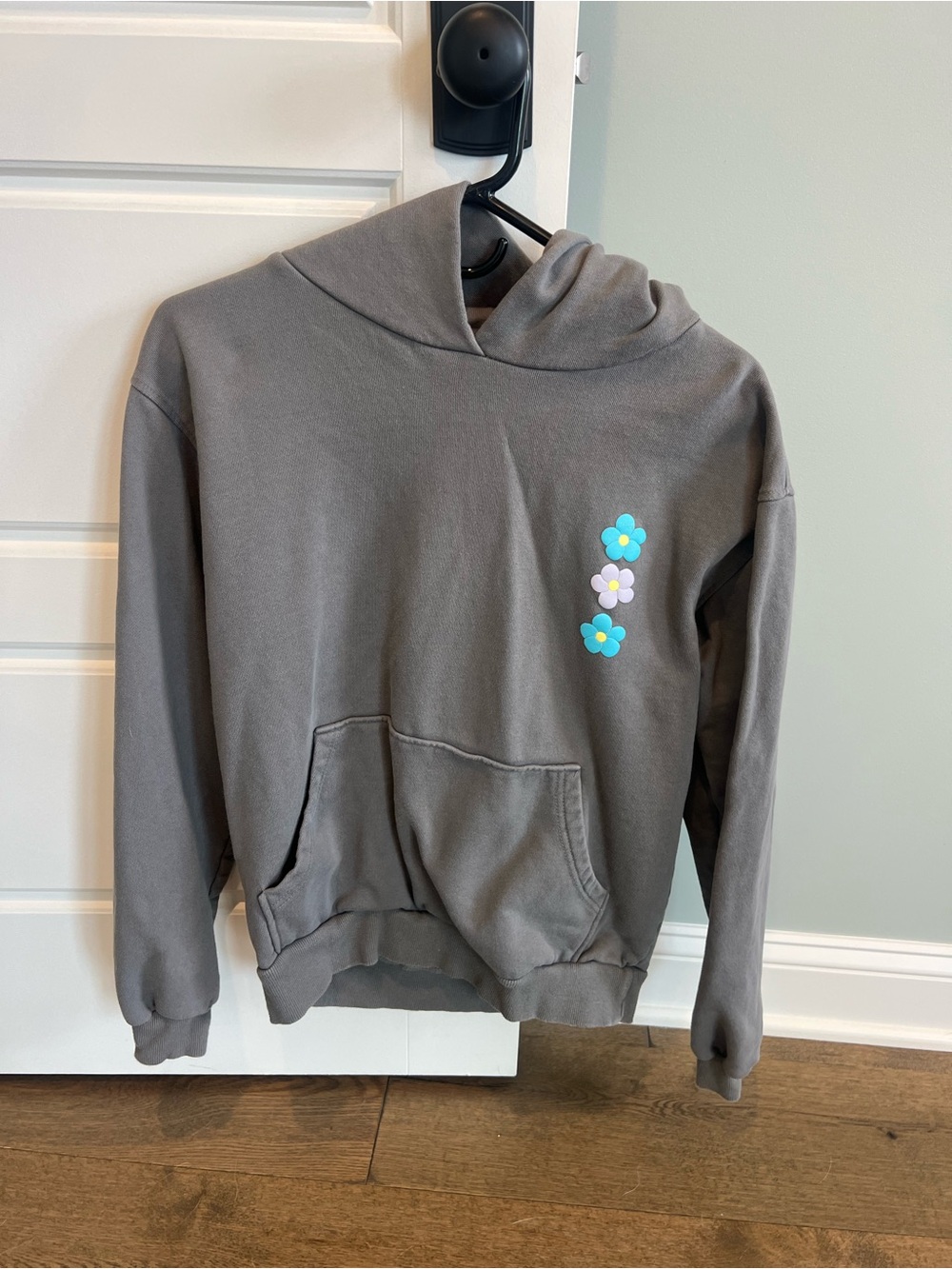 Women’s PacSun Gray Hoodie with Blue & Purple Flower Accents size small